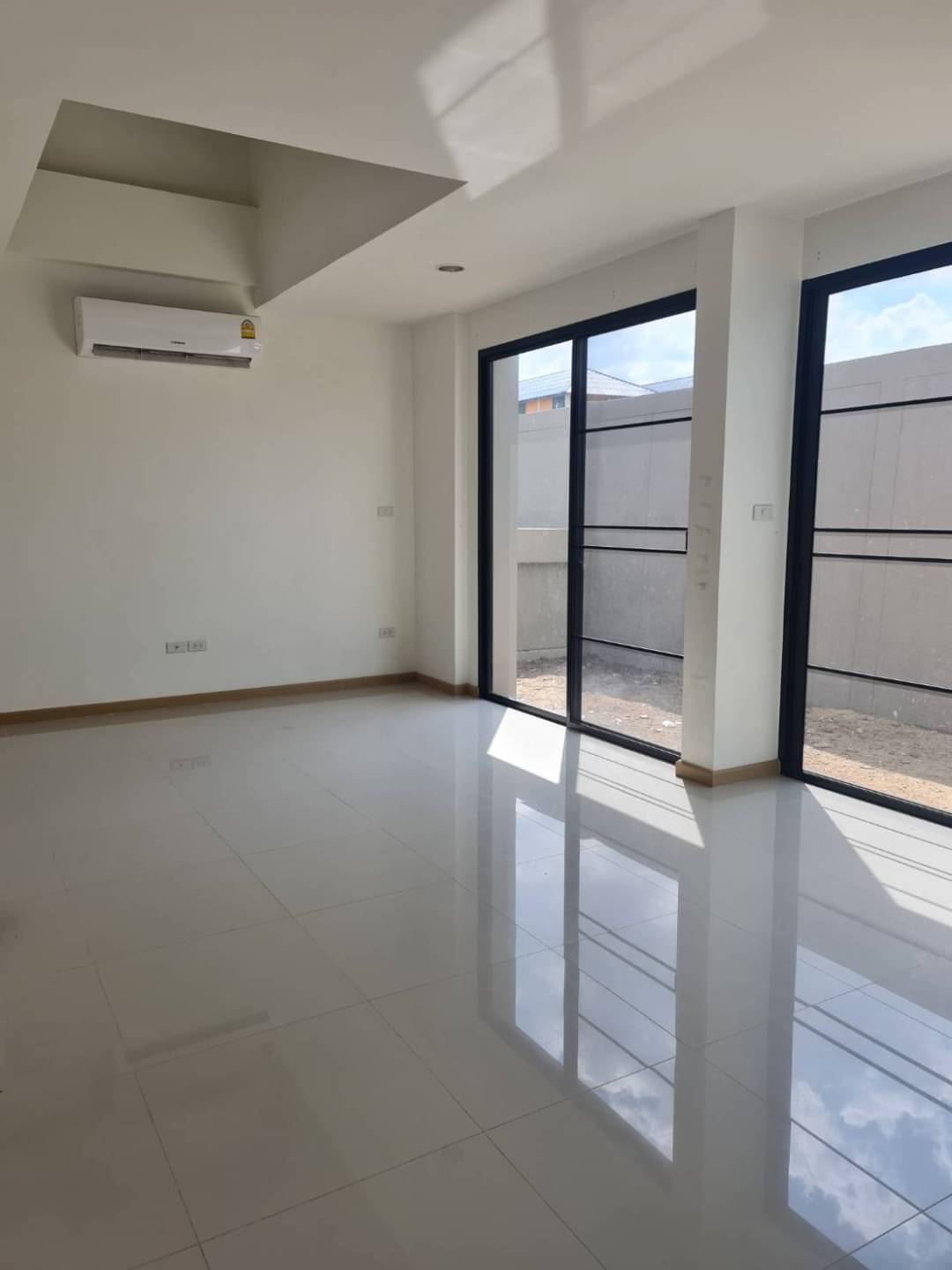 ขายทาวน์โฮม 3ชั้น 37ตร.ว. เพชรเกษม69(เลียบคลองฝั่งใต้)