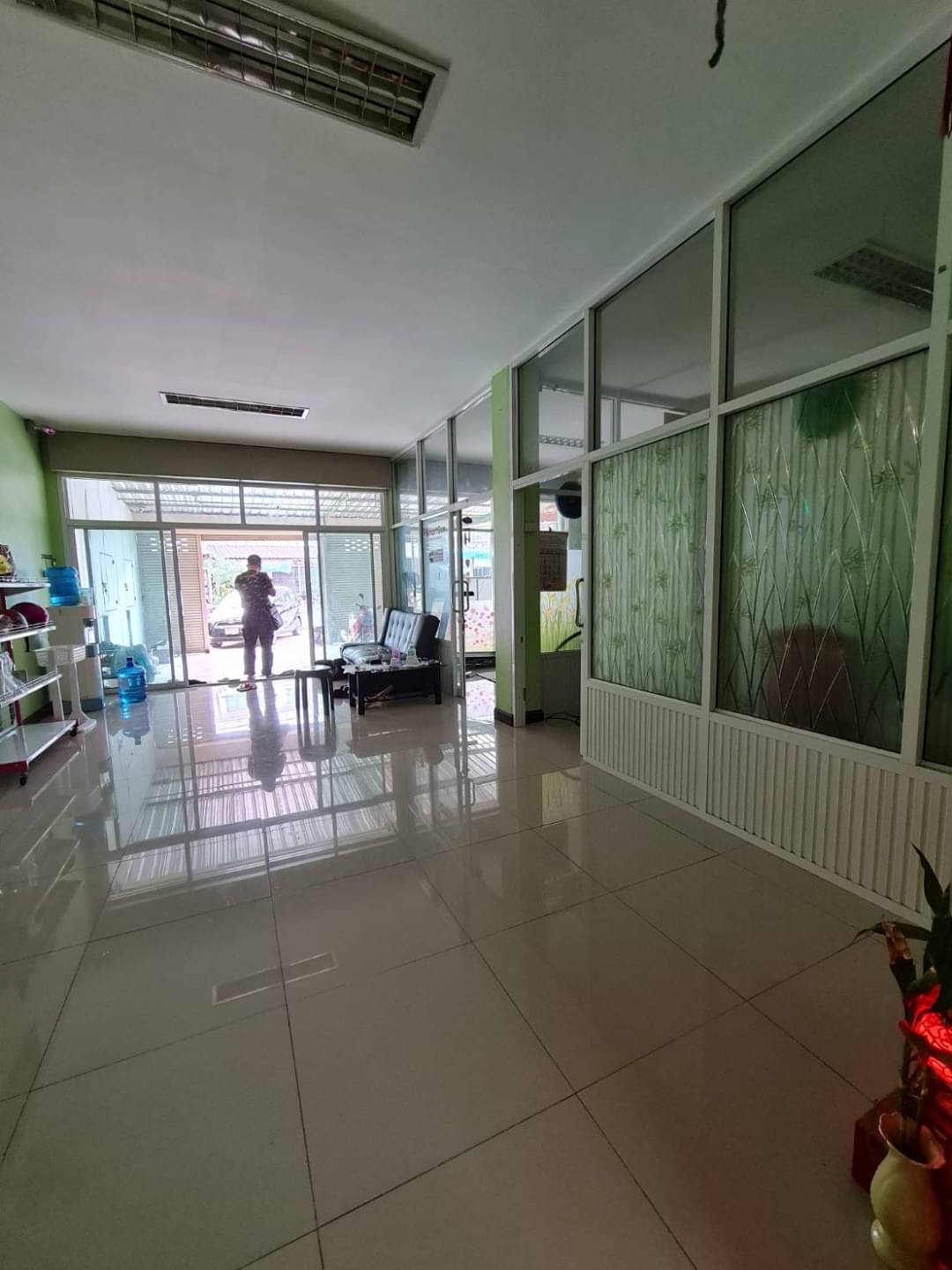 ขายอาคารพานิชย์ 3 ชั้น เนื้อที่ 44.5 ตรว, 6 ห้องนอน ต.บ่อพลับ อ.เมือง จ.นครปฐม