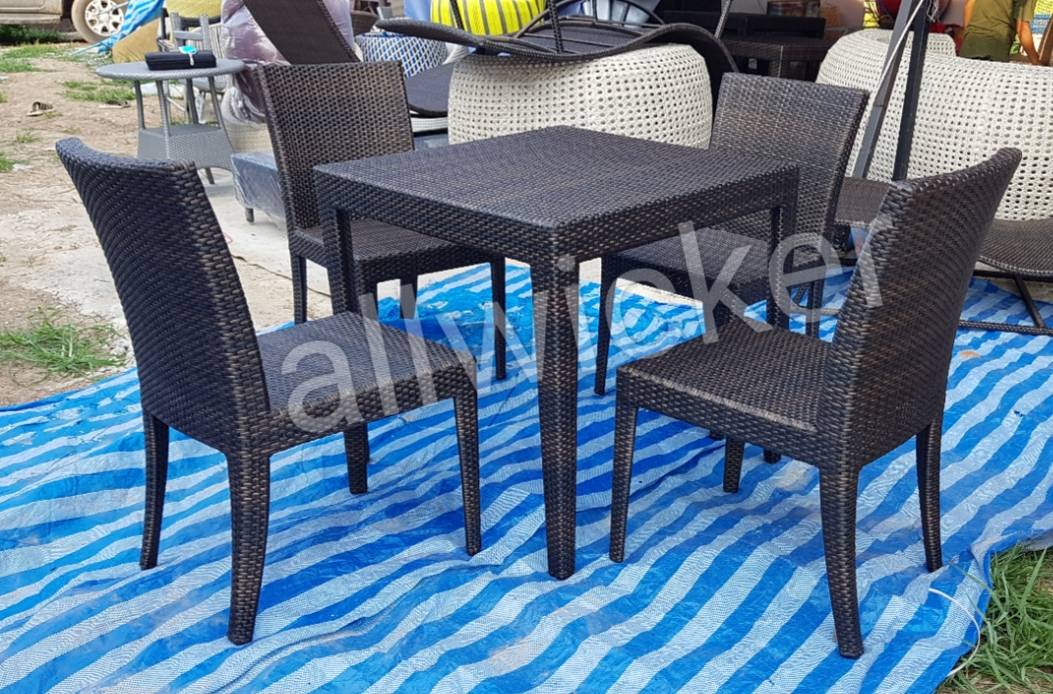 ชุดโต๊ะกาแฟ +เก้าอี้ 4ตัว โครงสร้างอลูมิเนียม น้ำหนักเบา ทนฟ้าฝน วางกลางแจ้ง ไม่เป็นสนิม สานด้วยเส้นหวายเทียม เหมาะใช้งานภายนอก 100%