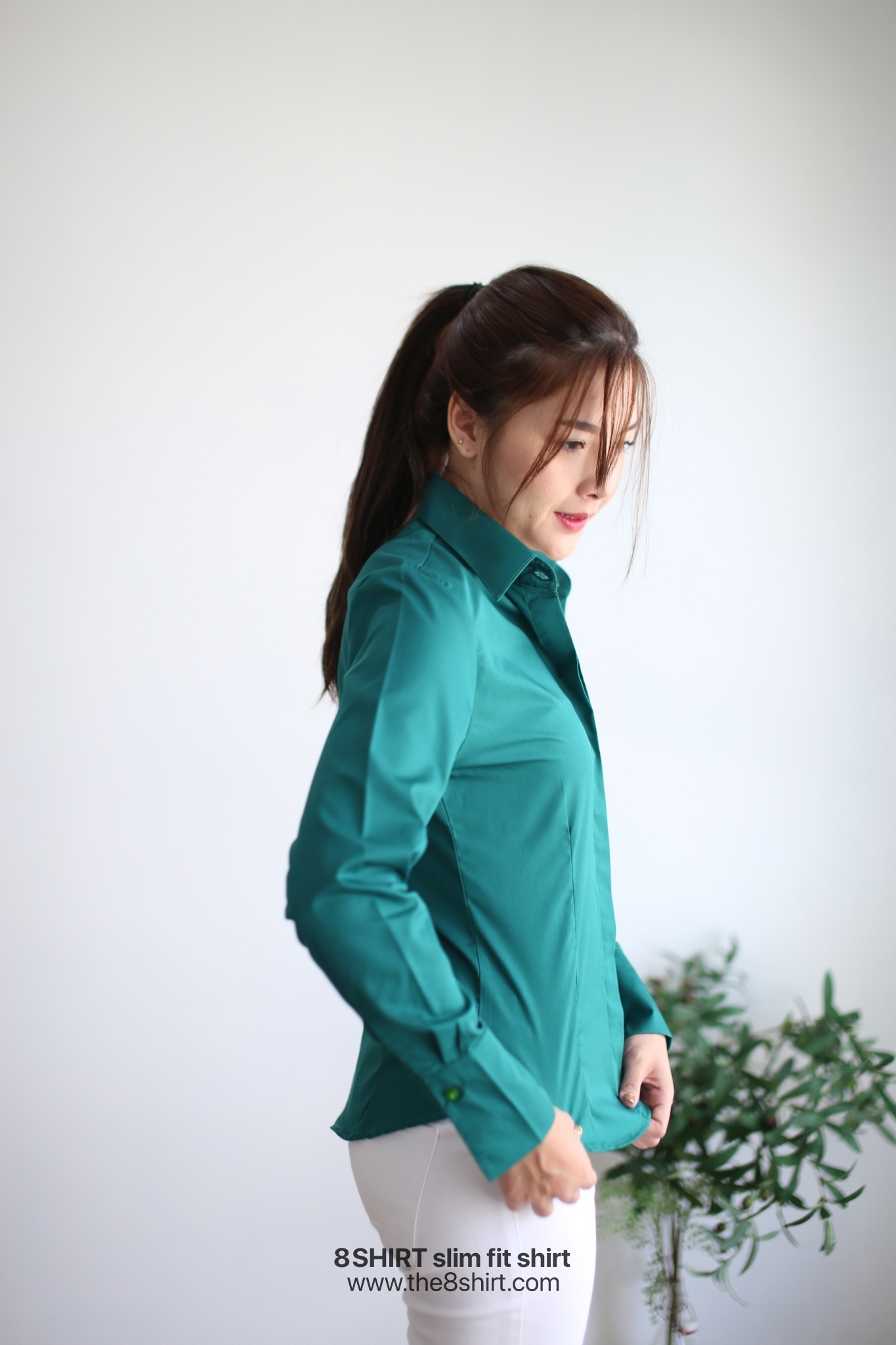 เสื้อเชิ้ตผู้หญิง สีเขียวมรกต (Emerald green) สลิมฟิต เข้ารูป แขนยาว เสื้อเชิ้ตทำงาน เสื้อยูนิฟอร์ม แบรนด์ 8SHIRT slim fit shirt พร้อมส่ง