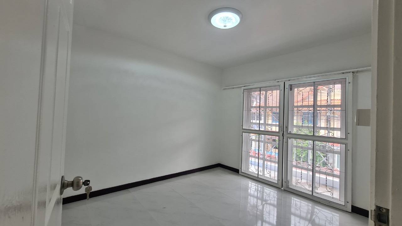 ขายหมู่บ้านพฤกษา 11 คลองหลวงเรียบคลอง3ปทุมธานี มีเงินเดือน 14,000 ผ่อนเดือนละ6,000