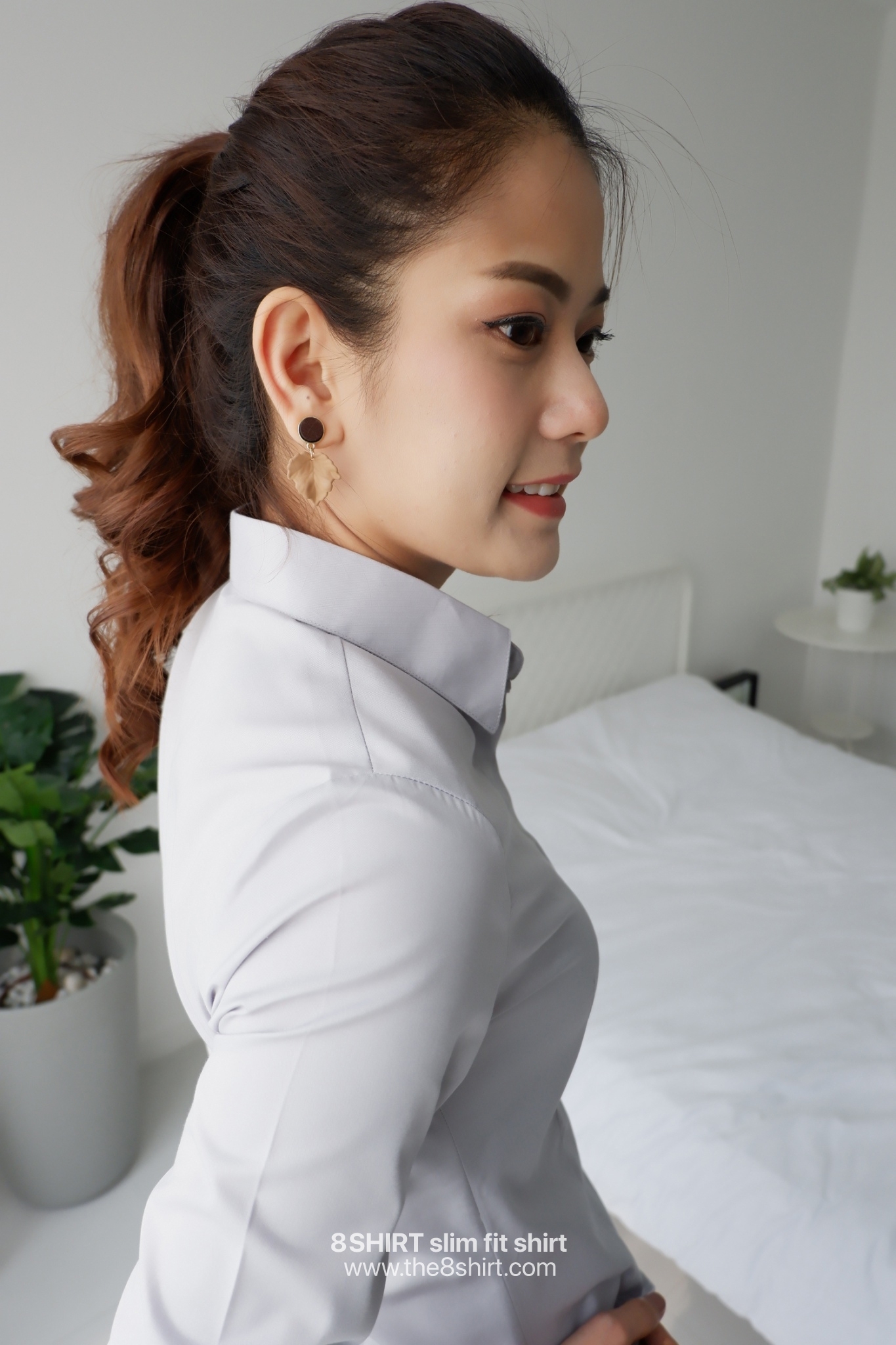 เสื้อเชิ้ตผู้หญิงสีเทาอ่อน สลิมฟิต เข้ารูป แขนยาว เสื้อเชิ้ตทำงาน เสื้อยูนิฟอร์ม แบรนด์ 8SHIRT slim fit shirt พร้อมส่ง