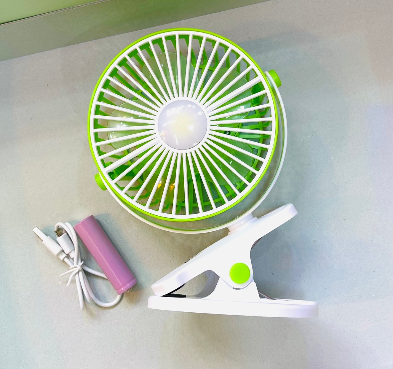 พัดลมแบบขาหนีบ ใส่ถ่านชาร์จ พร้อมสายชาร์จUSB YT-M2027 เส้นผ่านศูนย์กลาง 13 cm