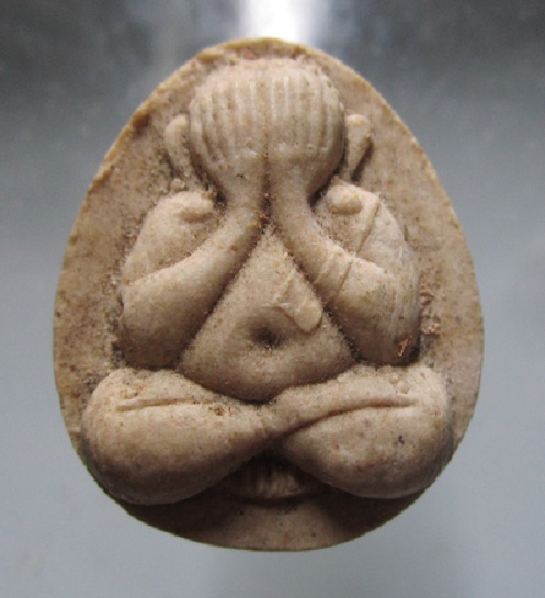 พระปิดตาหลังเบี้ย หลังจารมือ ว ส ร เนื้อผงไม่ทราบที่