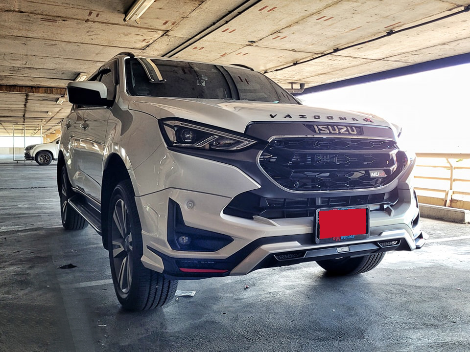VAZOOMA-X VS Isuzu MU-X'2021-ปัจจุบัน [กับสเกิร์ตแตกแต่งอย่างสปอร์ตลงตัว รอคุณเป็นเจ้าของแล้วที่นี่]