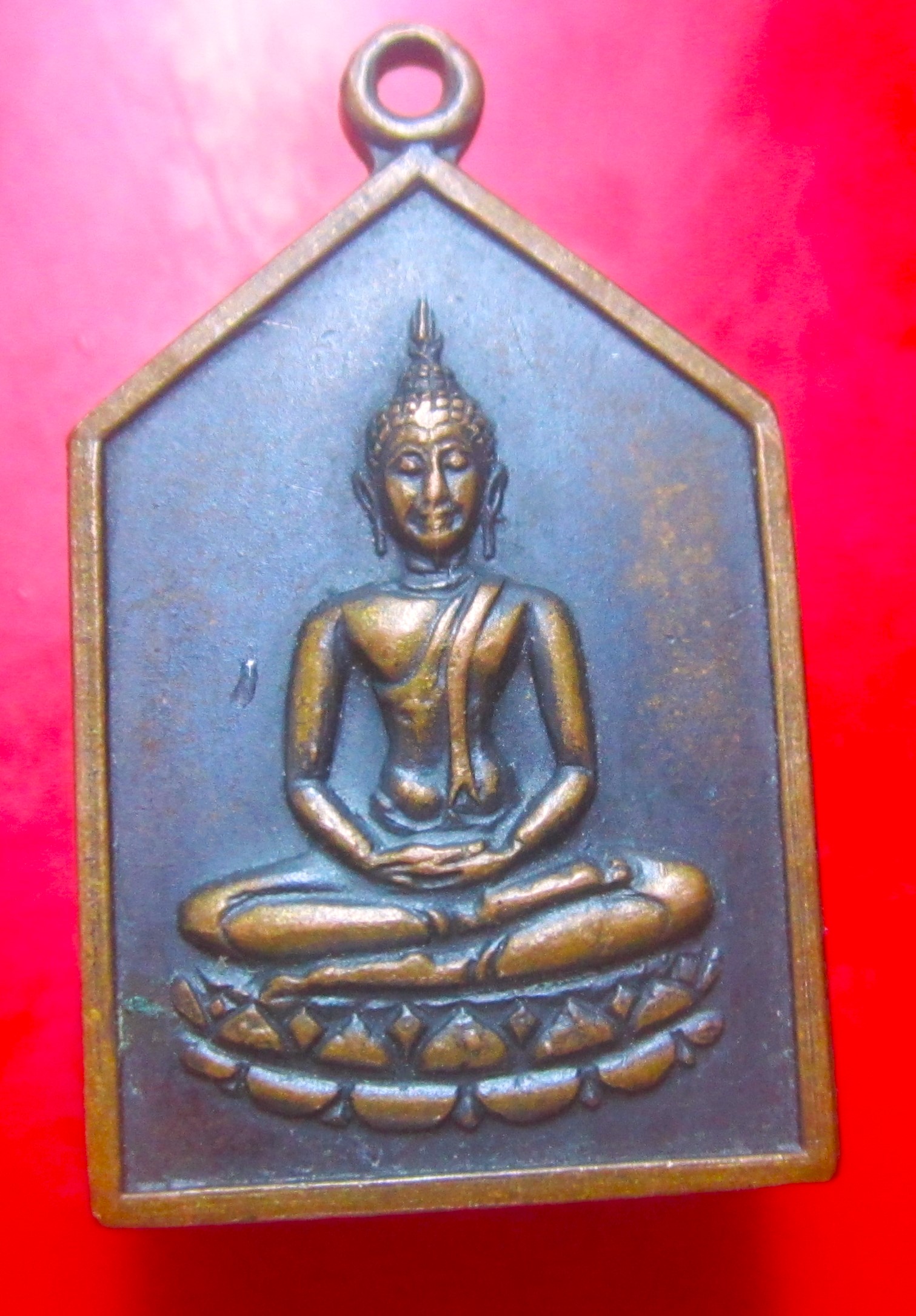 เหรียญห้าเหลี่ยม พระพุทธ หลังยันต์ดวง ไม่ทราบที่