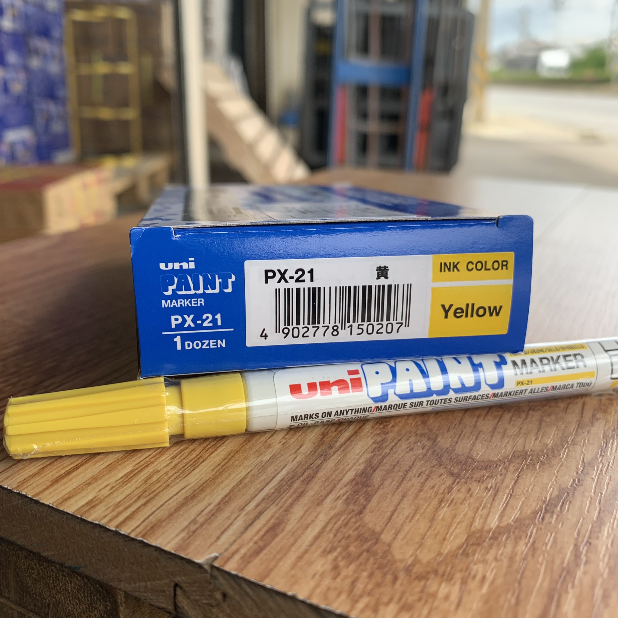 ปากกา UNIPAINT PX-21