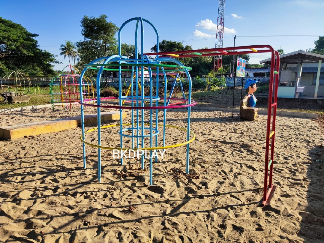 โดมกลมมีบาร์ไต่, เครื่องเล่นสนามกลางแจ้ง , เครื่องเล่นสนามแบบเหล็ก,ชิงช้า,สไลเดอร์,โยกเยกเหล็ก, ม้าหมุน, OutdoorPlayground, ราคาโรงงาน ขนาด 130x250x130 ซม