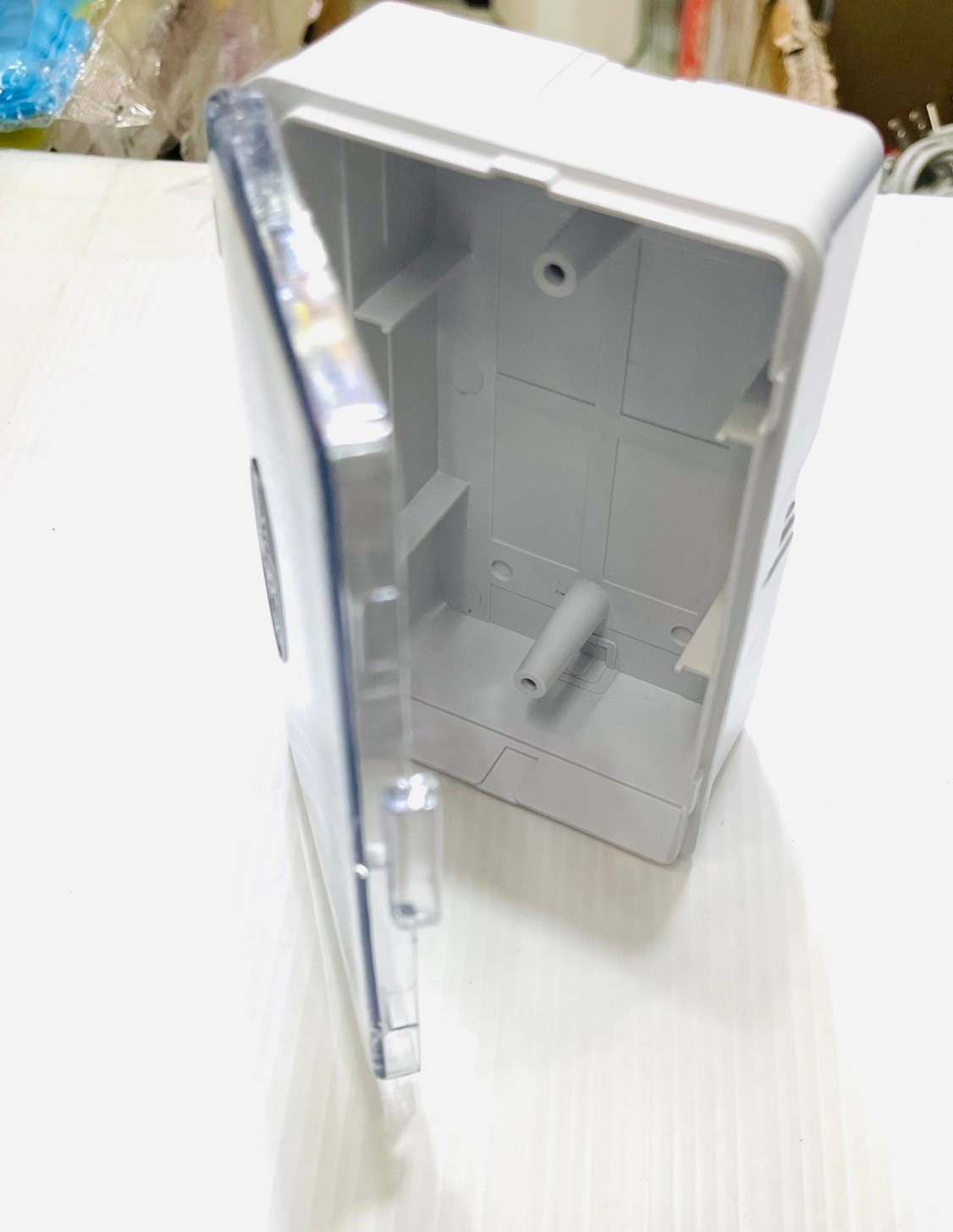 บล๊อคลอยกันน้ำ 2*4 ฝาใสเปิดข้าง คุณภาพดี ยี่ห้อ DAITOSHI