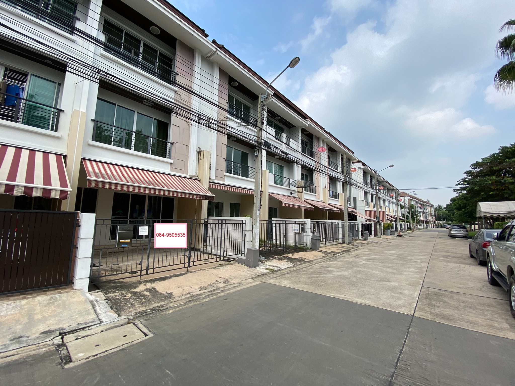 ขาย-เช่า ทาวน์โฮม3ชั้น บ้านกลางเมือง สาทร-ตากสิน2 ใกล้สถานีรถไฟฟ้า วุฒากาศ แถม!! เเอร์ 4 เครื่อง