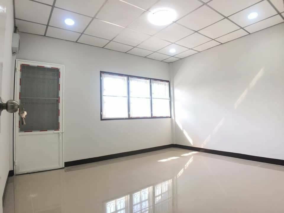 ขายบ้านทาวน์เฮ้าส์ ตกแต่งใหม่ พร้อมเข้าอยู่ 2ชั้น ขนาด 17.6ตรว. ซอยบางแค7 (ซอยยิ้มประยูร ) บางแค