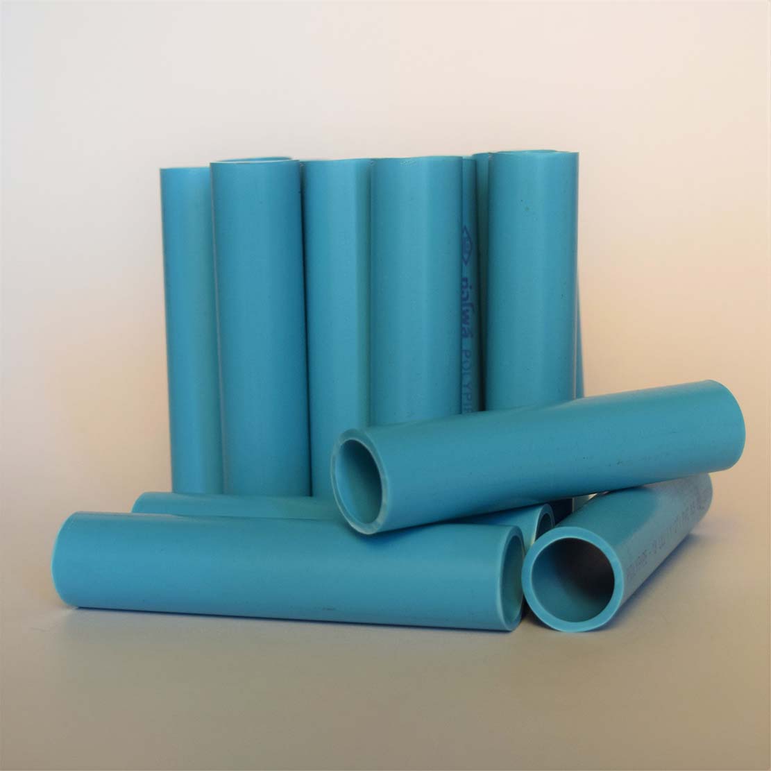 ที่หลบภัยของกุ้ง ทำจากท่อพีวีซี ยาว 10 ซม. เสันผ่าศูนย์กลาง 18 มม. จำนวน 40 อัน