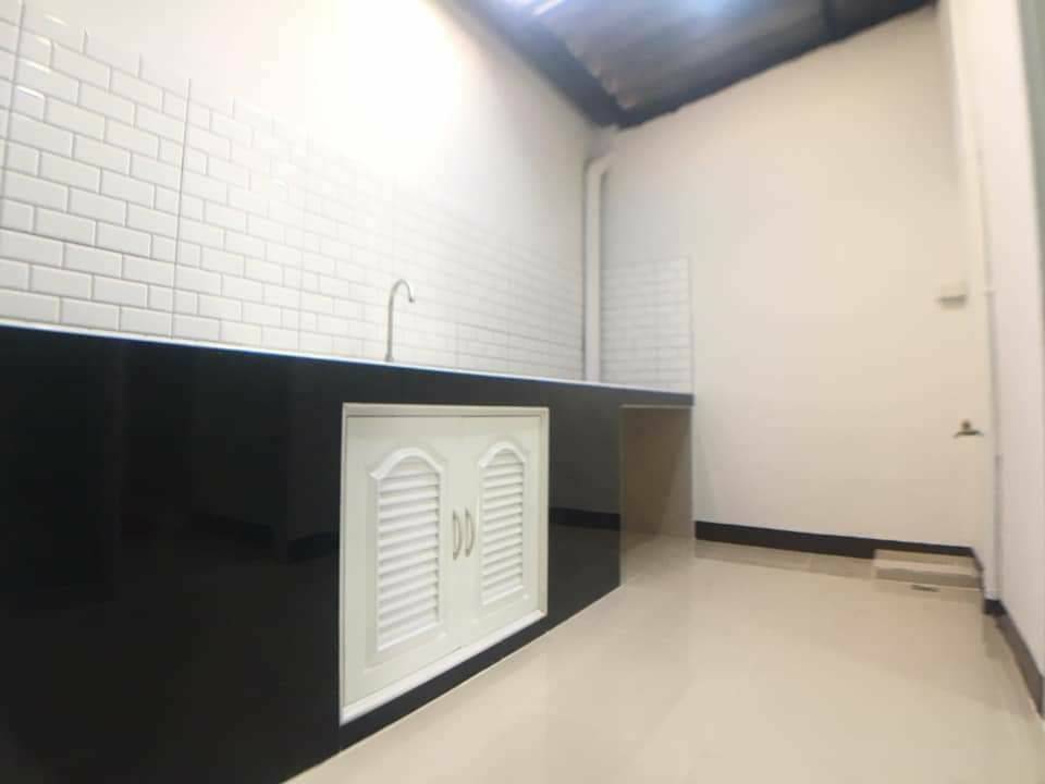 ขายบ้านทาวน์เฮ้าส์ ตกแต่งใหม่ พร้อมเข้าอยู่ 2ชั้น ขนาด 17.6ตรว. ซอยบางแค7 (ซอยยิ้มประยูร ) บางแค