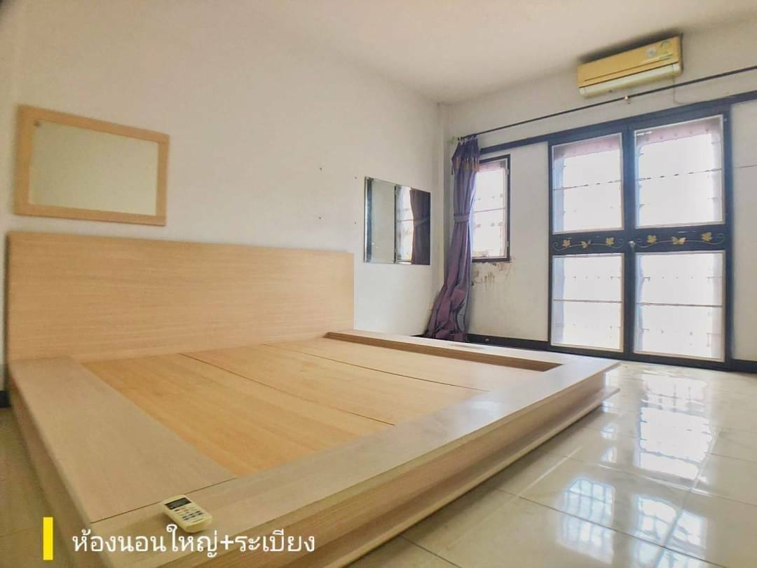 ขายทาวน์เฮ้าส์ 2ชั้น เนื้อที่ 22 ตร.ว. ม.เพชรเกษม 2 ใต้ ซ.เพชรเกษม 55/2 ใกล้เดอะมอลล์บางแค และรถไฟฟ้าMRTหลักสอง เพียง 2กม.