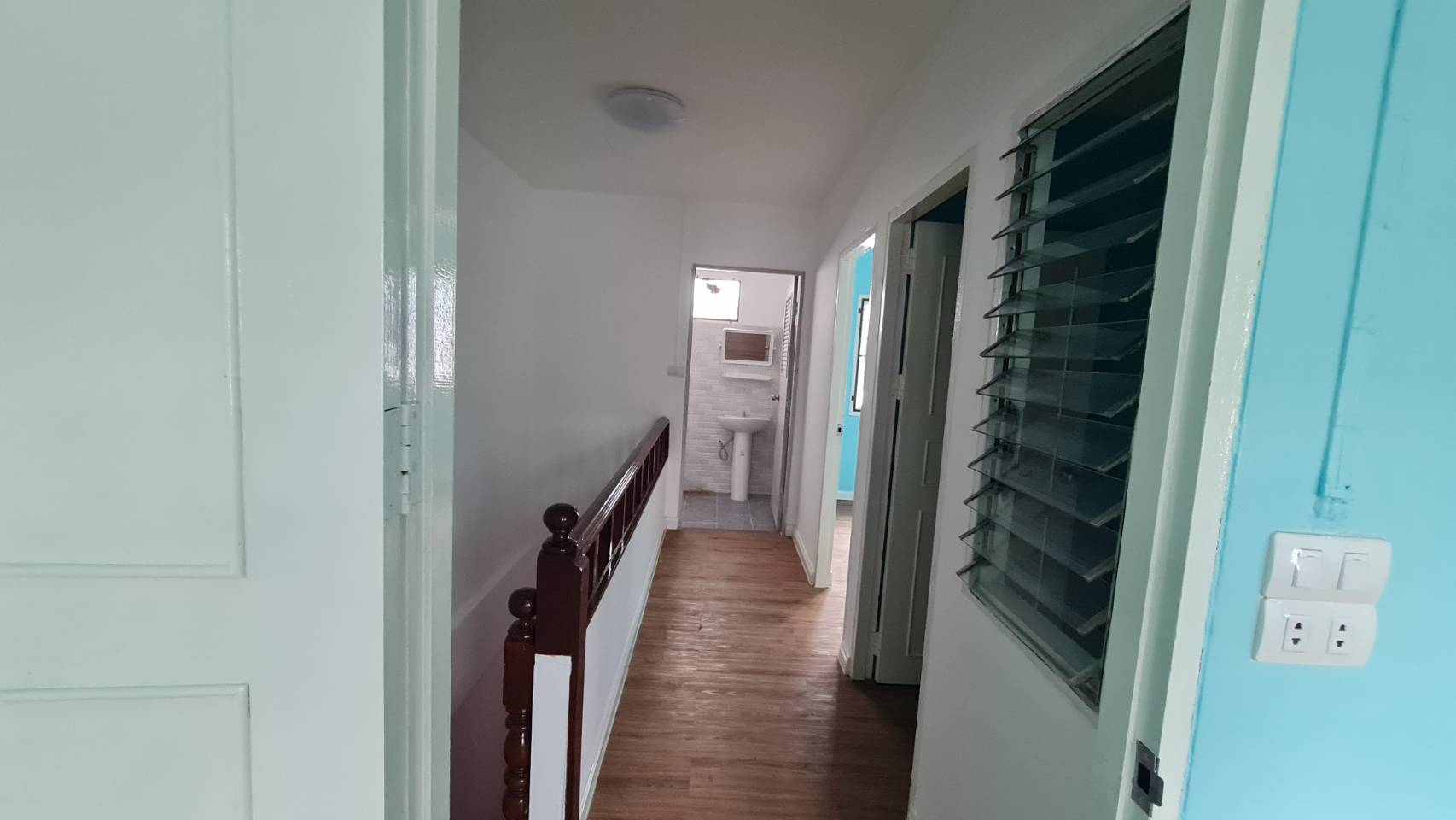 ขายทาวน์เฮ้าน์ หมู่บ้าน ลัดดาวิลล์ บางบัวทอง 2 ชั้น เนื้อที่ 17.50 ตรว. ทำเลดี บางกรวย -ไทรน้อย ตำบล บางบัวทอง ทาวน์เฮ้าส์ 2 ชั้น มี 3 ห้องนอน, 2 ห้องน้ำ, 1 ห้องครัว, 1 ห้องโถงนั่งเล่น, 1 ที่จอดรถ เนื้อที่ : 17.50 ตารางวา