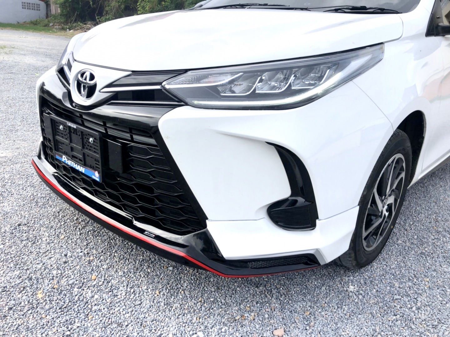 SPACE V1 ท่อคู่เดี่ยว VS Toyota Yaris Hatchback 5Drs. 2020-On [พื้นที่สำหรับคุณเห็นค่า กำหนดได้แล้วด้วยตัวคุณเอง]