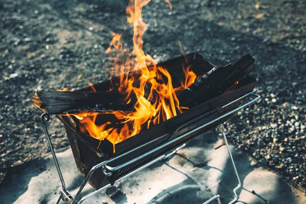 A fire burning in a grill

AI-generated content may be incorrect.