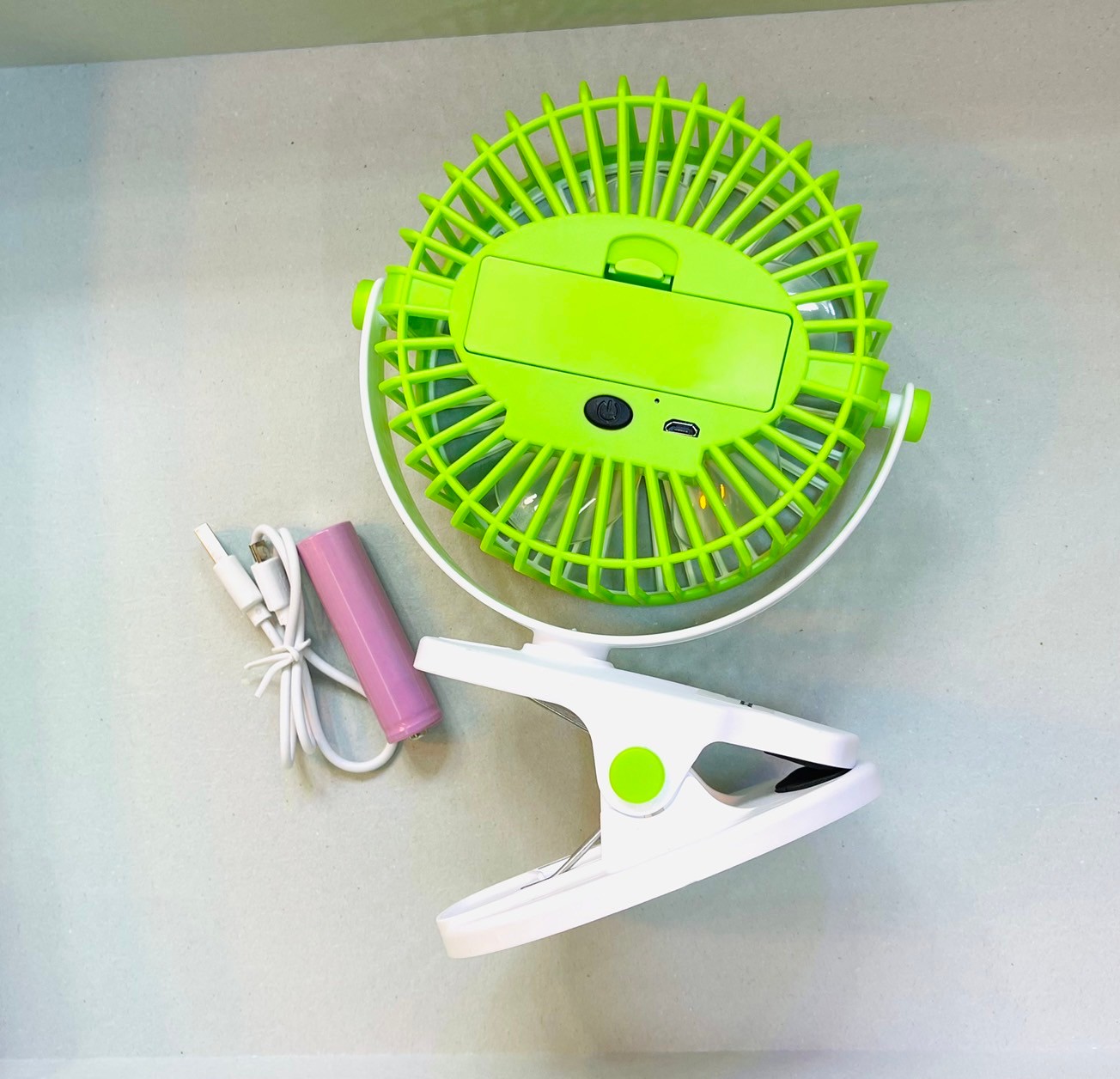 พัดลมแบบขาหนีบ ใส่ถ่านชาร์จ พร้อมสายชาร์จUSB YT-M2027 เส้นผ่านศูนย์กลาง 13 cm