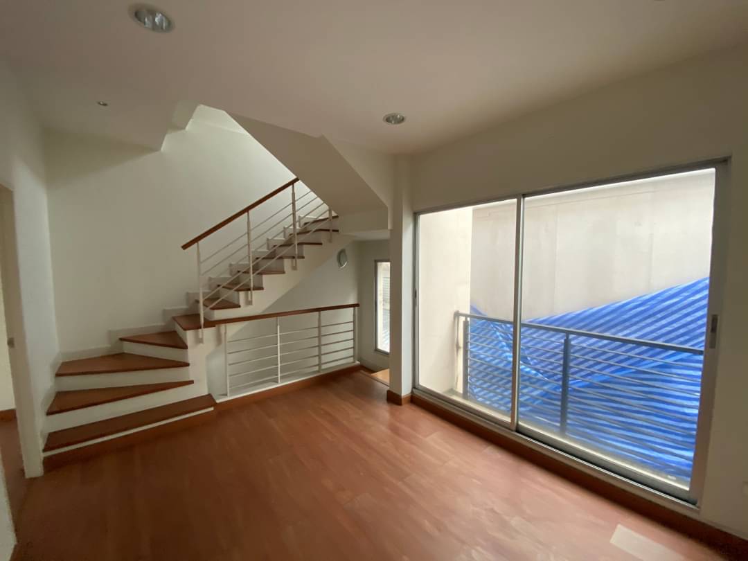 ขายบ้านกลางเมือง สาทร ตากสิน1 ใกล้สถานีรถไฟฟ้า วุฒากาศ ทาวน์โฮม ขนาด 23 ตรว 3 นอน 3 น้ำ