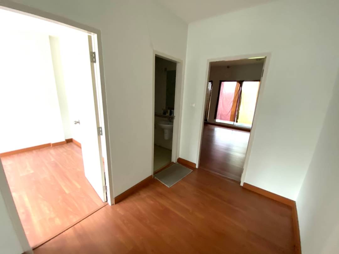 ขายบ้านกลางเมือง สาทร ตากสิน1 ใกล้สถานีรถไฟฟ้า วุฒากาศ ทาวน์โฮม ขนาด 23 ตรว 3 นอน 3 น้ำ