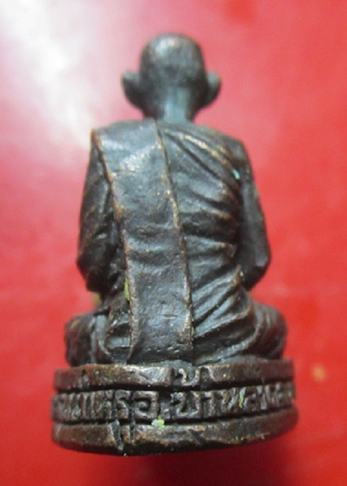 พระรูปหล่อหลวงพ่อเรียน วัดตำหรุ อ.บ้านลาด จ.เพชรบุรี