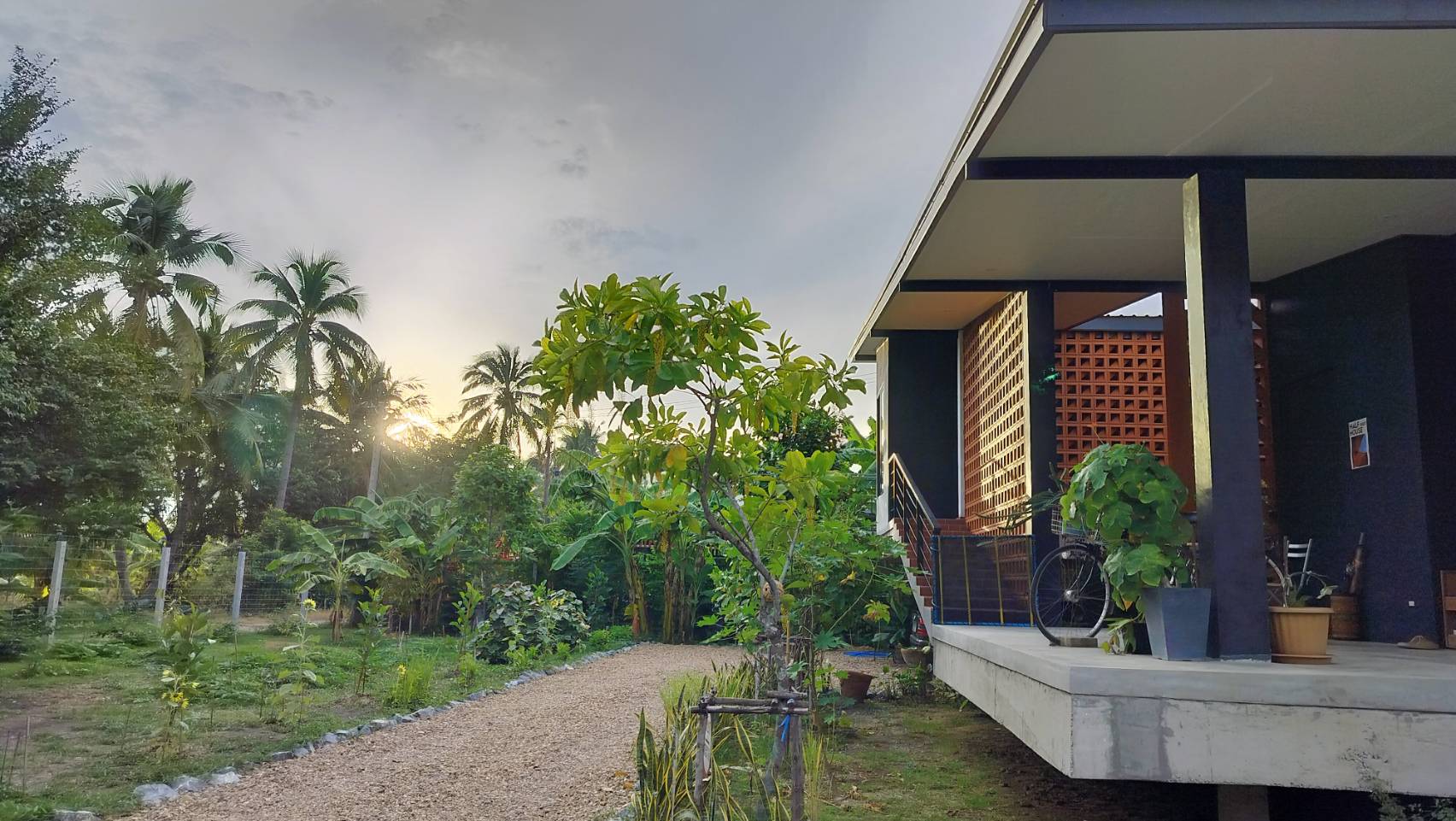 บ้านสวนในฝัน บรรยากาศเหมือนรีสอร์ท พื้นที่ 1 ไร่ เดินทางง่าย ใกล้ กทม.