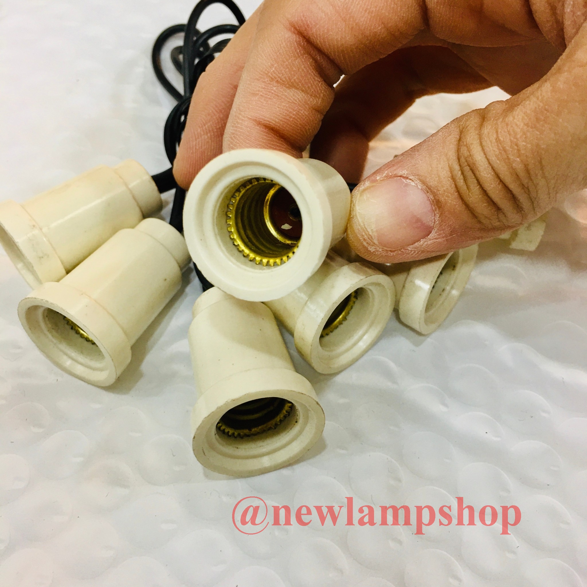 ขั้วห้อยE12 แบตกาไลท์ ใส่หลอดไฟE12 สีขาว