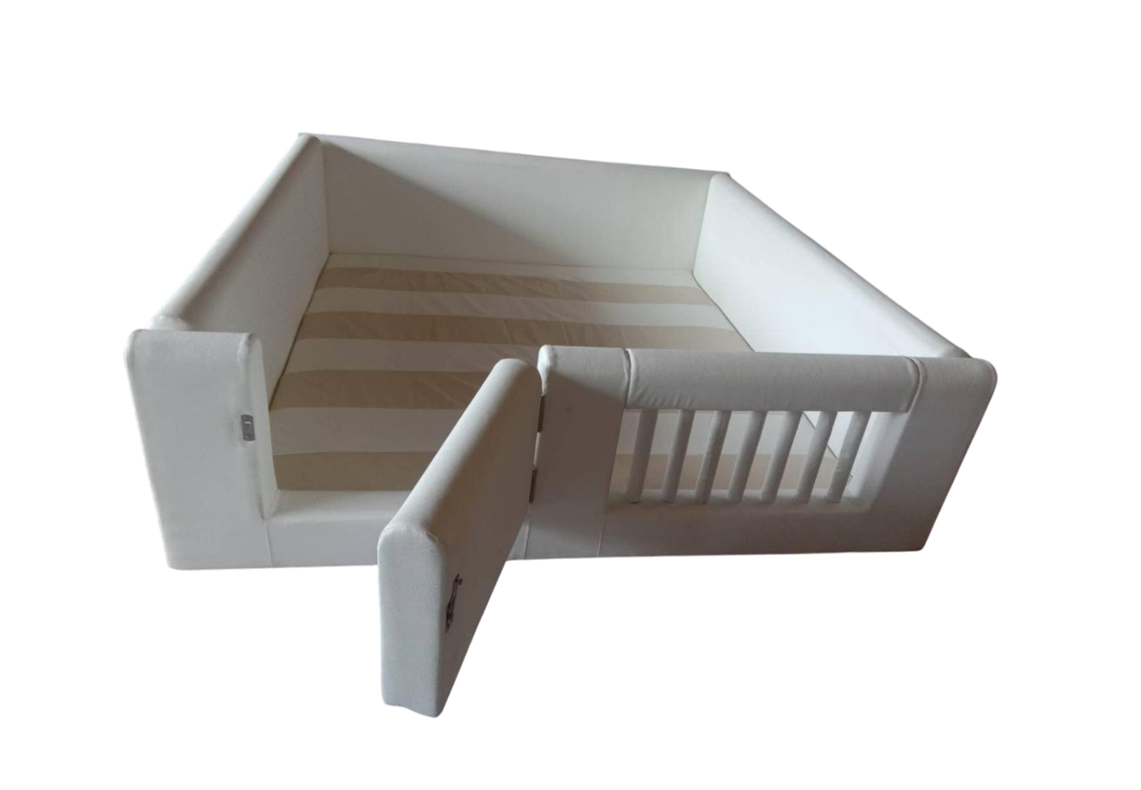 คอกกั้น มีประตู ชุดA, คอกกั้นเด็ก,เตียงเด็ก,เบาะหนังนุ่มนิ่ม softplay, indoor playground kidszone ,สวนสนุกในร่ม ,รับสั่งทำบ่อบอล เตียงเด็กตามขนาด ขนาด 3,5,6x6.5 ฟุต