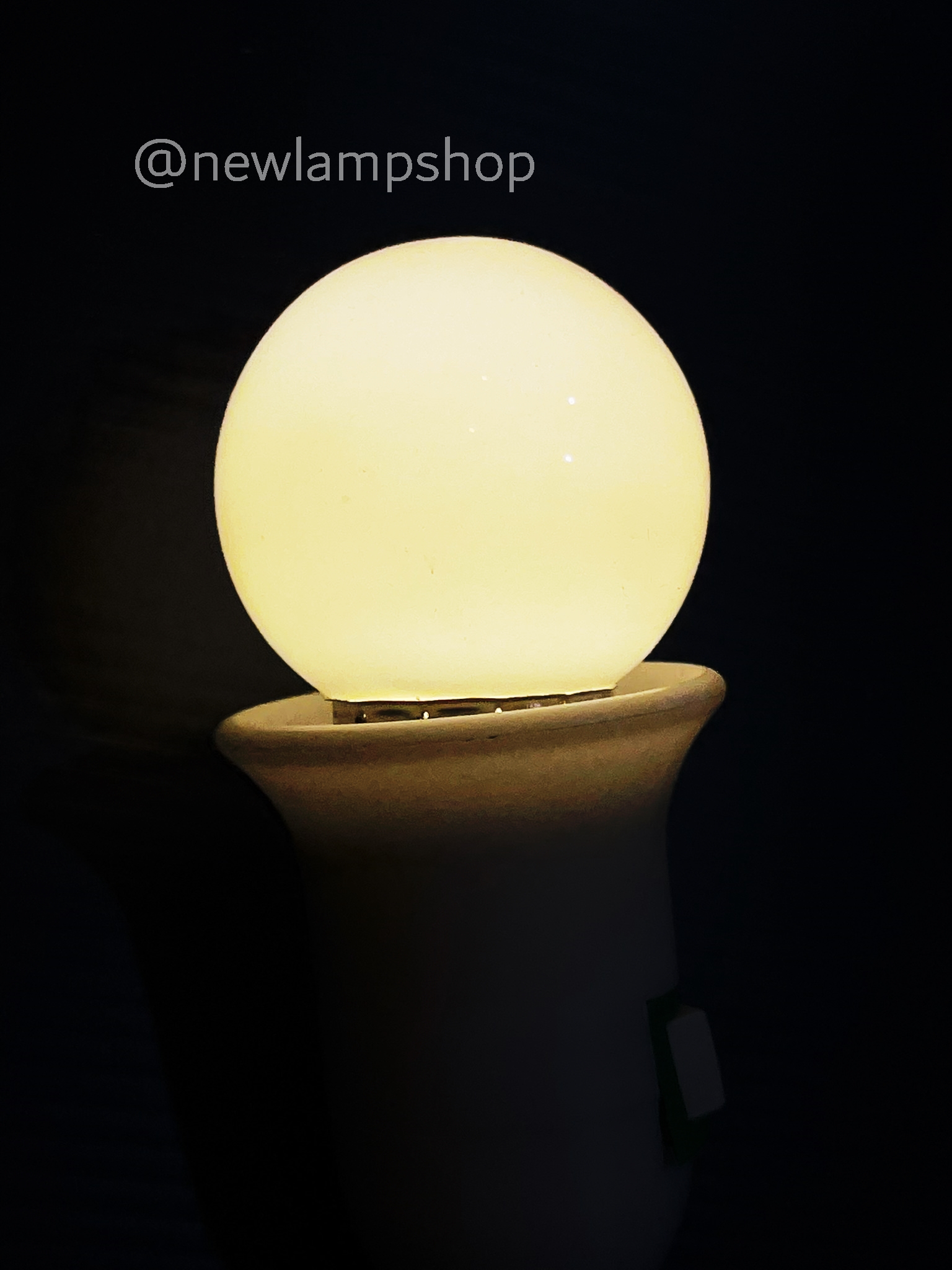 หลอดปิงปอง LED 1w / 3w ขั้วเกลียว E27 มีให้เลือกหลากสี