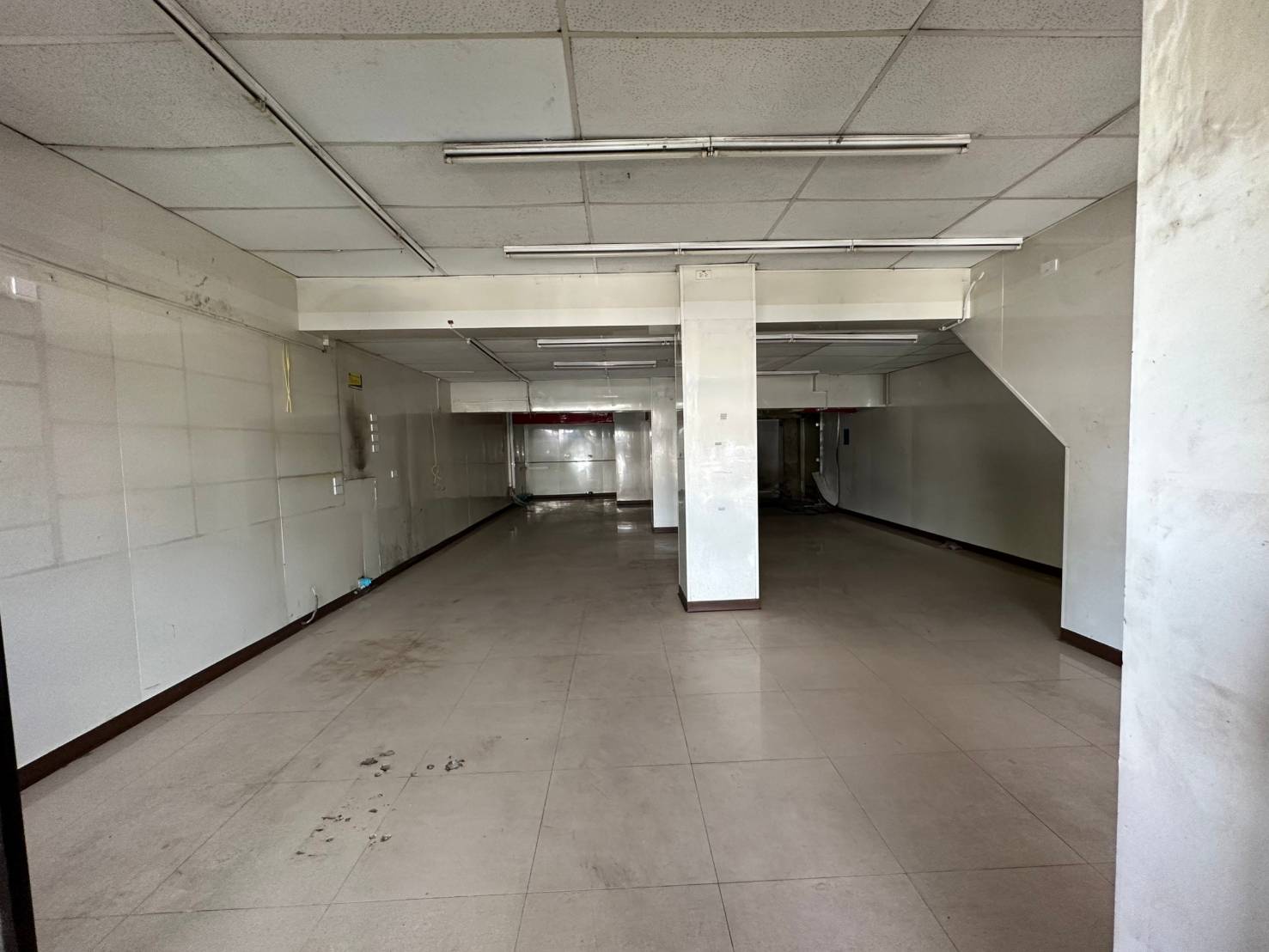 ให้เช่าอาคารพาณิชย์ 4.5ชั้น ย่านพระราม3 ถนนนางลิ้นจี่ 26 ตารางวา พื้นที่ใช้สอย 480 ตารางเมตร เหมาะทำออฟฟิศ ค้าขาย และอยู่อาศัยได้