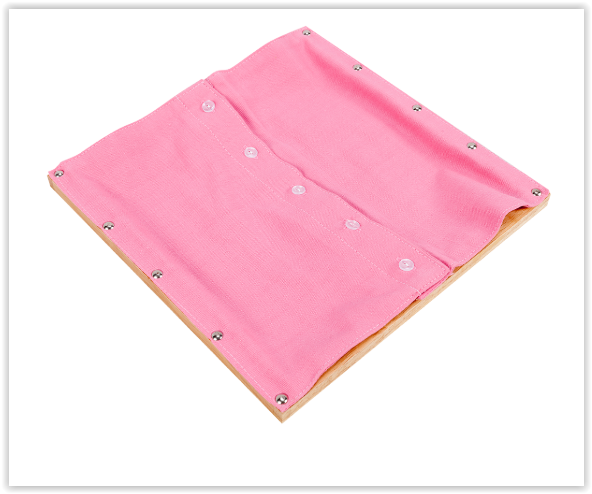 ตู้บรรจุกรอบฝึกทักษะมือ ใส่ได้ 6 ชิ้น (สามารถเลือกชุดฝึกเพิ่มได้) ตู้กับชุดฝึกขายแยกกัน