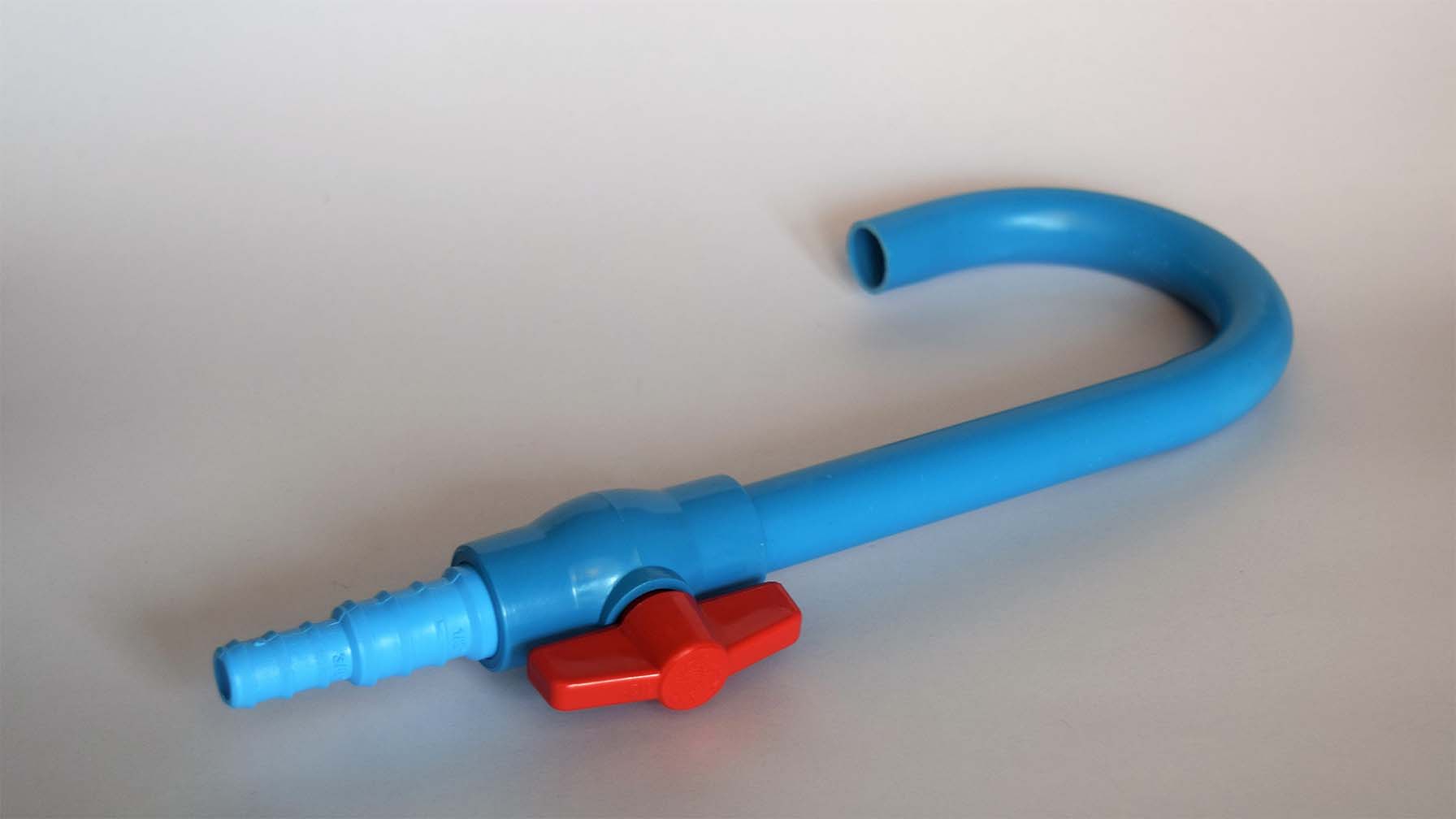 ตะขอเติมน้ำตู้ปลากุ้ง เกี่ยวกับขอบตู้ไม่ให้สายเลื่อนหลุด ประหยัดเวลา ประหยัดคน สะดวกสะบายขึ้น