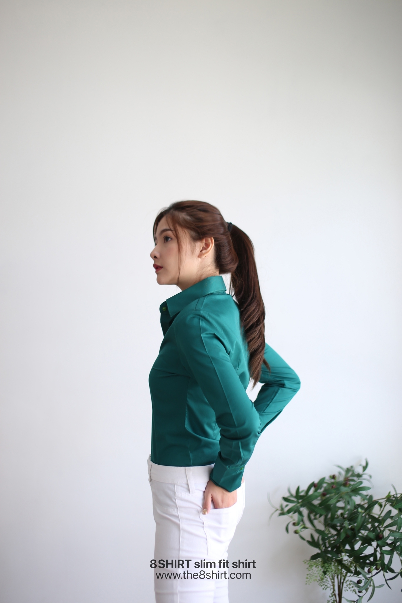 เสื้อเชิ้ตผู้หญิง สีเขียวมรกต (Emerald green) สลิมฟิต เข้ารูป แขนยาว เสื้อเชิ้ตทำงาน เสื้อยูนิฟอร์ม แบรนด์ 8SHIRT slim fit shirt พร้อมส่ง