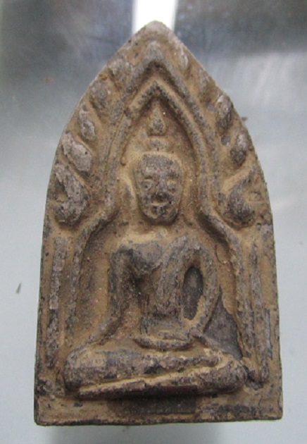 พระขุนแผนเนื้อผงดำฐานฝังตะกรุด ไม่ทราบที่