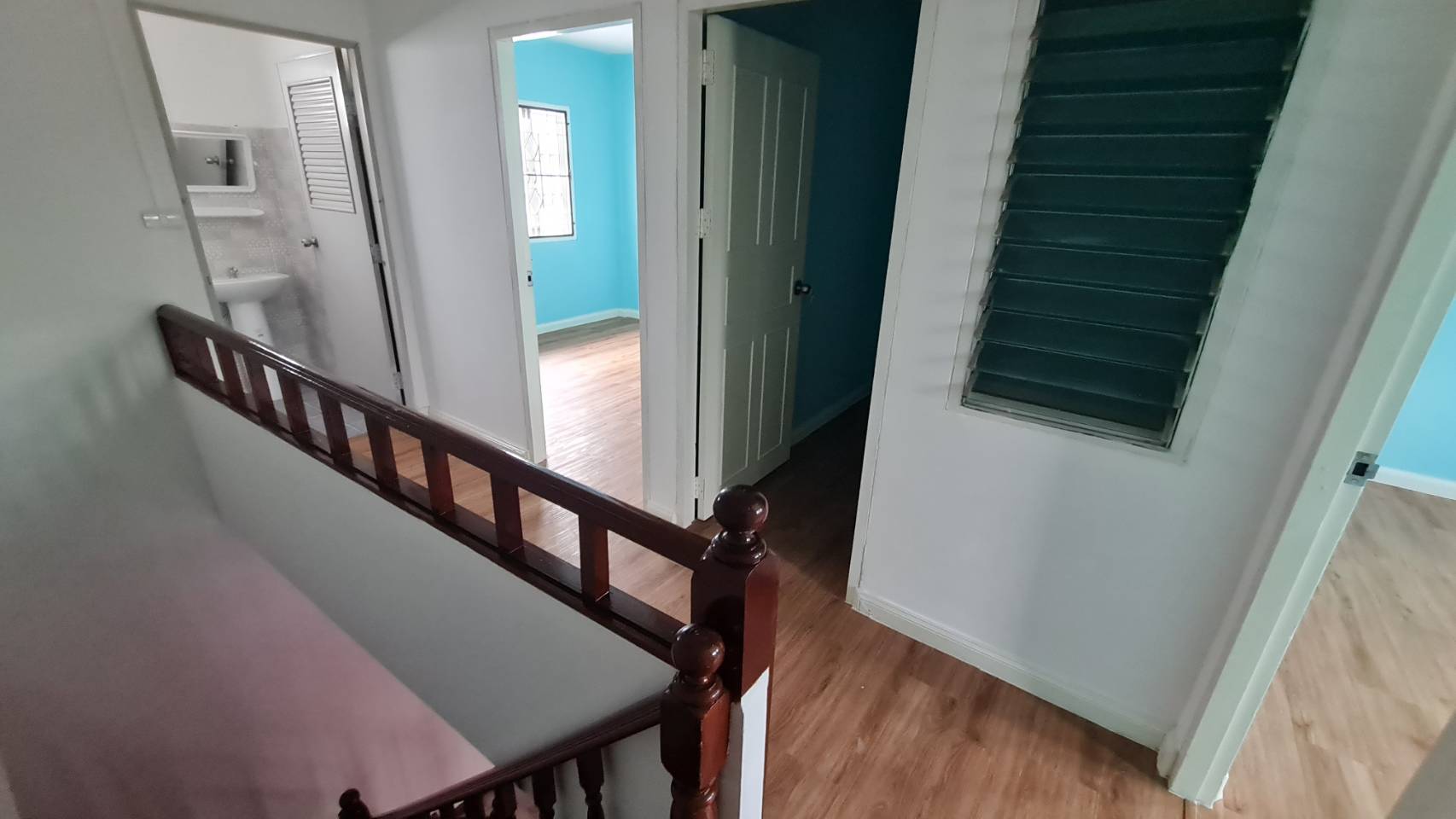 ขายทาวน์เฮ้าน์ หมู่บ้าน ลัดดาวิลล์ บางบัวทอง 2 ชั้น เนื้อที่ 17.50 ตรว. ทำเลดี บางกรวย -ไทรน้อย ตำบล บางบัวทอง ทาวน์เฮ้าส์ 2 ชั้น มี 3 ห้องนอน, 2 ห้องน้ำ, 1 ห้องครัว, 1 ห้องโถงนั่งเล่น, 1 ที่จอดรถ เนื้อที่ : 17.50 ตารางวา