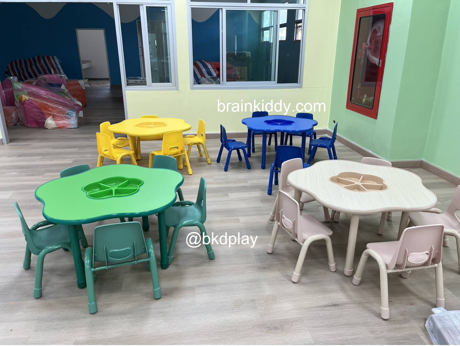 ชุดโต๊ะดอกไม้ พร้อมเก้าอี้ 5 ที่นั่ง โต๊ะเก้าอี้นักเรียน,โต๊ะเด็ก,เก้าอี้เด็ก,อนุบาล-ประถม,โต๊ะกิจกรรม,โต๊ะพลาสติกขาเหล็ก,โต๊ะเขียนหนังสือเด็ก สั่งนำเข้า ขนาดโต๊ะ 60x100x48-56 ซม.