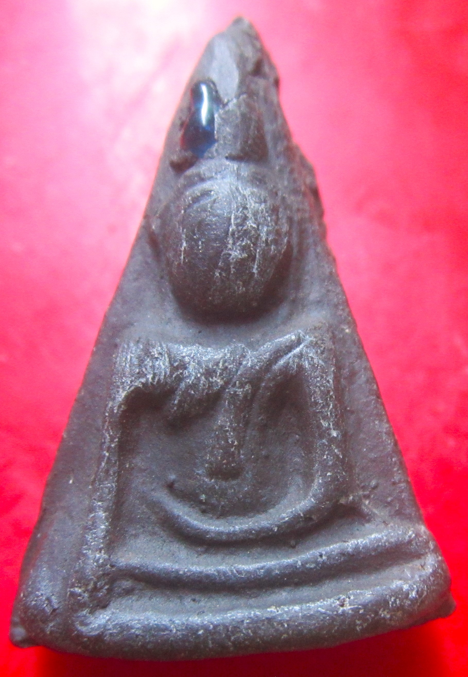 พระนางพญาเนื้อดิน พิมพ์ใหญ่ หลัง ปั๊มดาว พระเก่าไม่ทราบที่คับ