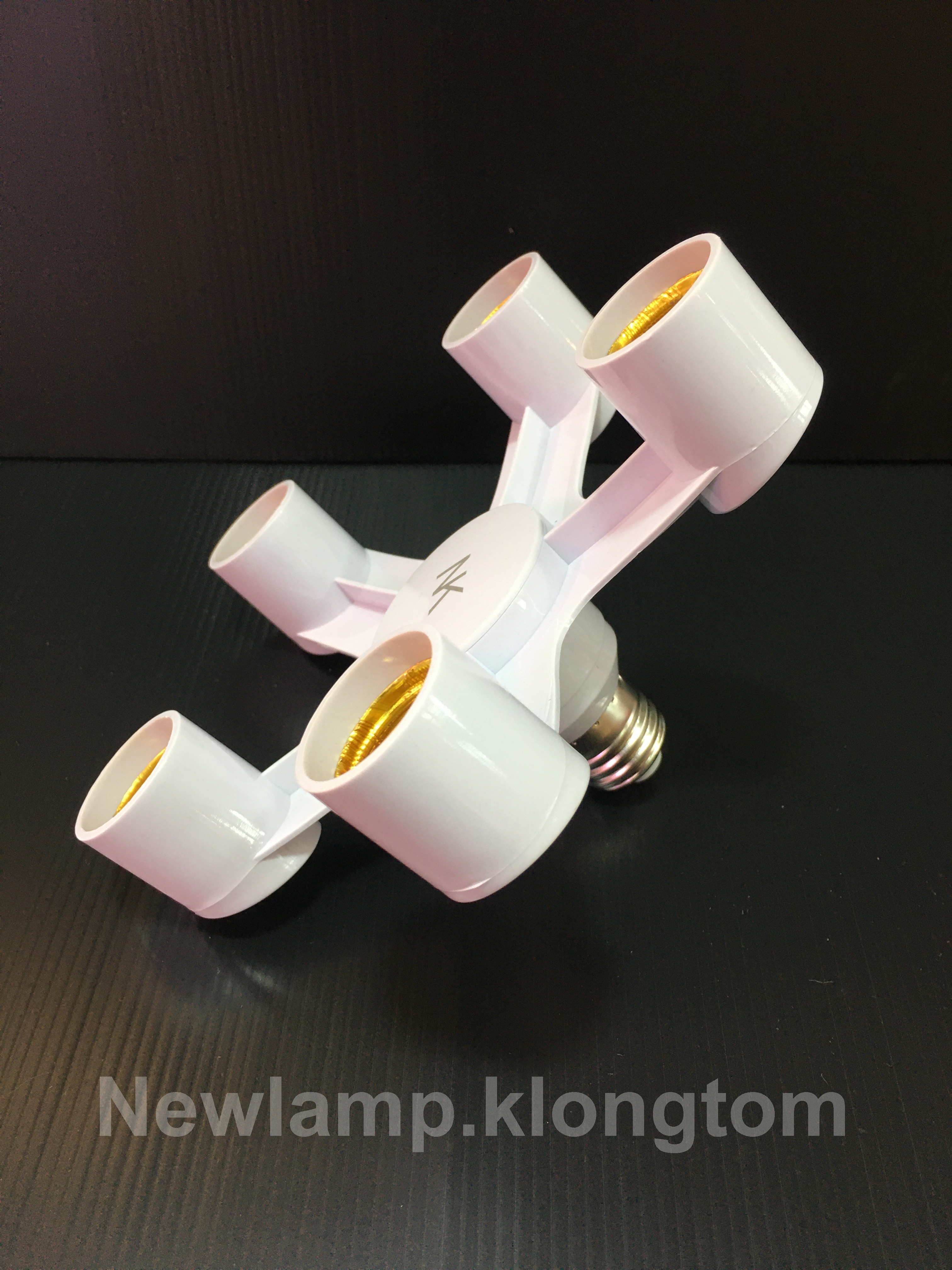 ขั้วห้อยเกลียว E27 สำหรับต่อหลอดไฟได้หลายหัว 7 in 1