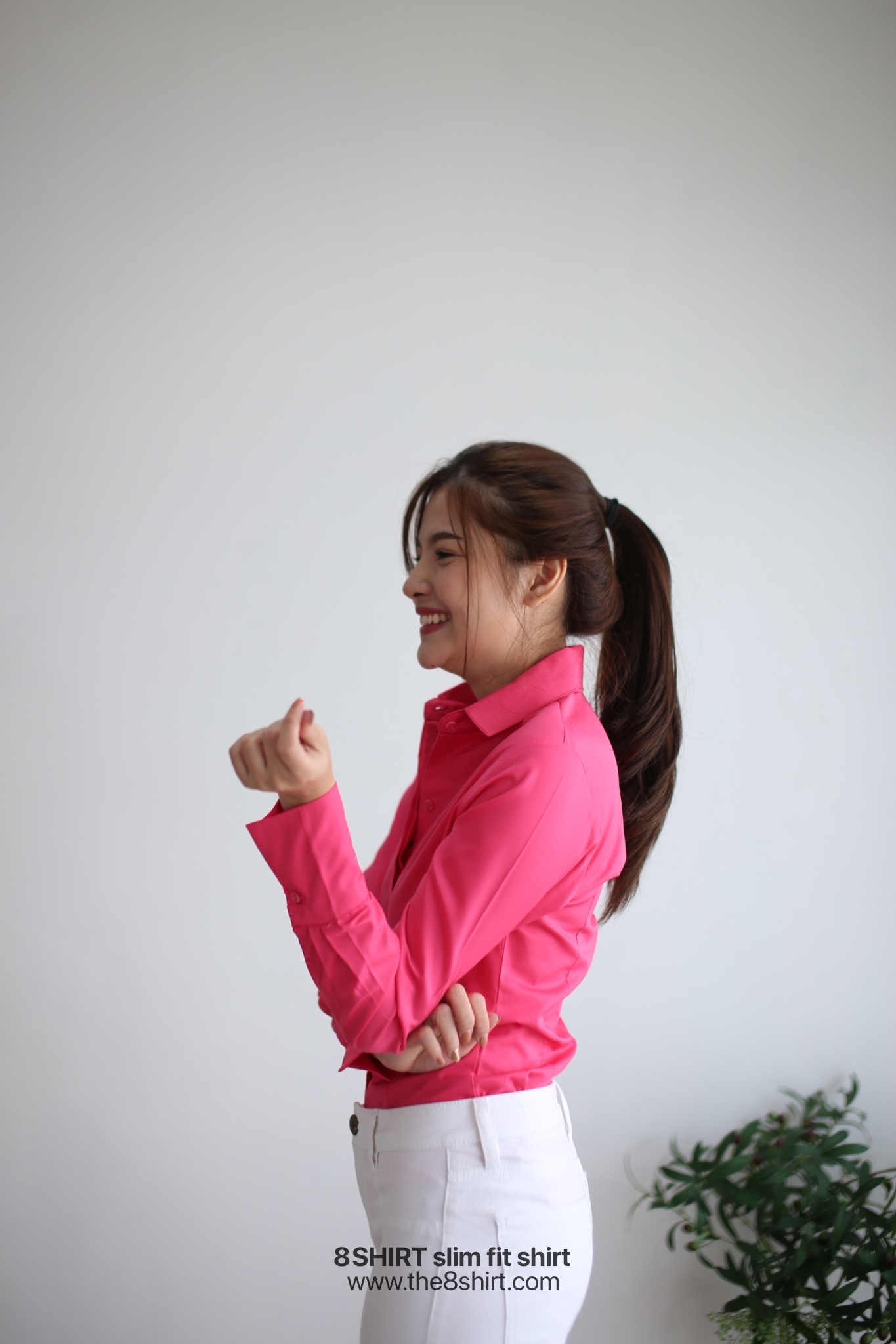 เสื้อเชิ้ตผู้หญิง สีชมพูสด (Hot Pink) สลิมฟิต เข้ารูป แขนยาว เสื้อเชิ้ตทำงาน เสื้อยูนิฟอร์ม แบรนด์ 8SHIRT slim fit shirt