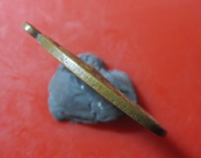 เหรียญ ตอกโค๊ดเลข1 พระครูคงคนครพิทักษ์ (หลวงพ่อคง)หลัง พระพุทธชินเรศอุเบกขา วัดตะคร้อ จ.นครราชสีมา