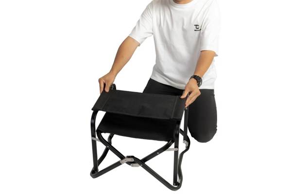 A person kneeling on his knees holding a folding chair

AI-generated content may be incorrect.