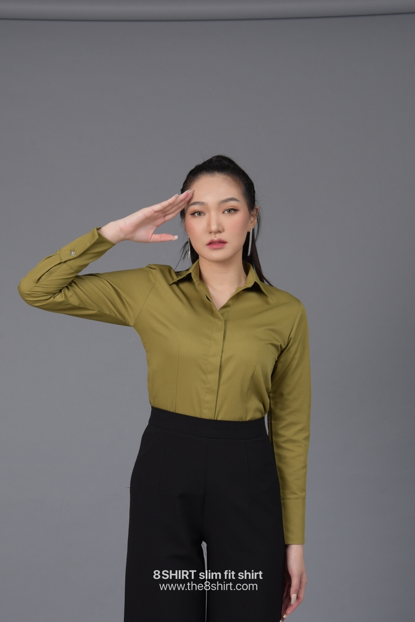 เสื้อเชิ้ตผู้หญิง สีเขียวขี้ม้า (Dark Olive green) สลิมฟิต เข้ารูป แขนยาว เสื้อเชิ้ตทำงาน เสื้อยูนิฟอร์ม แบรนด์ 8SHIRT slim fit shirt พร้อมส่ง