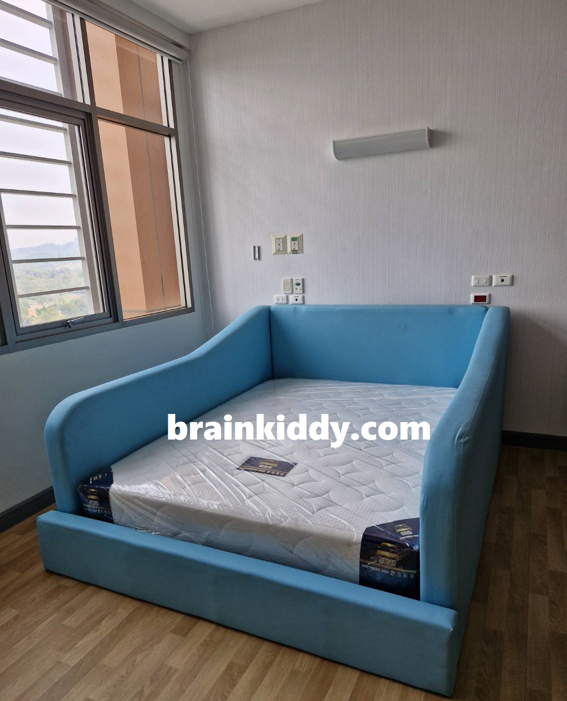 เตียงเด็ก เตียงโครงไม้บุนวมหุ้มหนัง เตียงพร้อมนอน เตียงนุ่มนิ่ม ใช้ที่บ้าน เตียงเด็กในโรงพยาบาล สั่งผลิตตามสีที่ต้องการได้