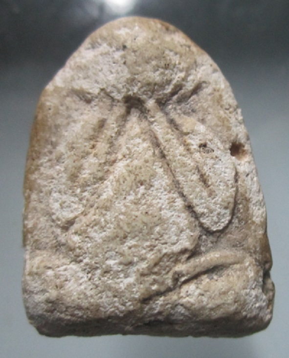 พระปิดตา เนื้อผงพุทธคุณ เก่าไม่ทราบที่