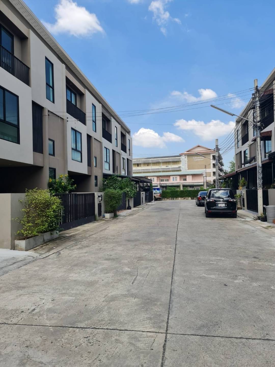 ขายทาวน์โฮม 3ชั้น 37ตร.ว. เพชรเกษม69(เลียบคลองฝั่งใต้)