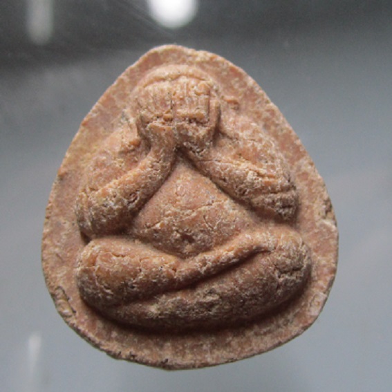 พระปิดตา เนื้อผงมวลสารสวย หลัง ว.พ.ค ไม่ทราบที่