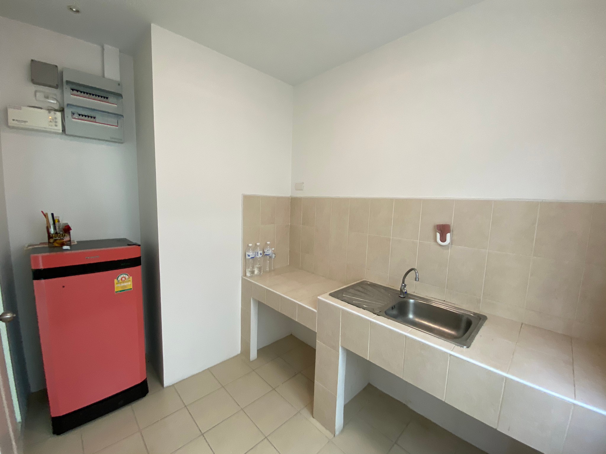 ขาย-เช่า ทาวน์โฮม3ชั้น บ้านกลางเมือง สาทร-ตากสิน2 ใกล้สถานีรถไฟฟ้า วุฒากาศ แถม!! เเอร์ 4 เครื่อง