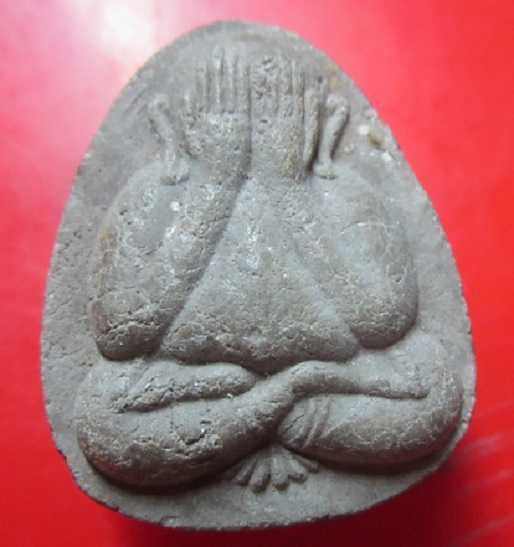 พระปิดตา เนื้อผง หลังอูม พระแท้ไม่ทราบที่