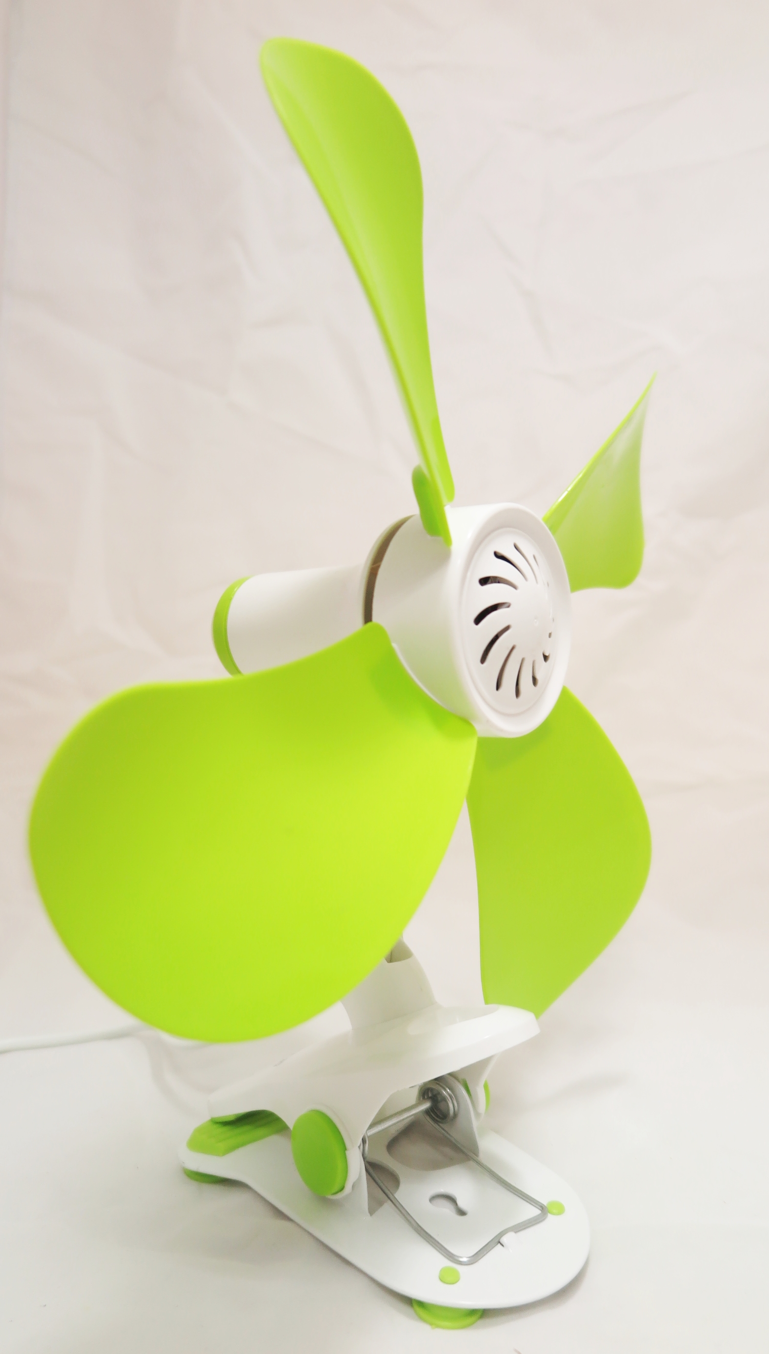 พัดลม 4 ใบพัด แบบหนีบ 320 MM.