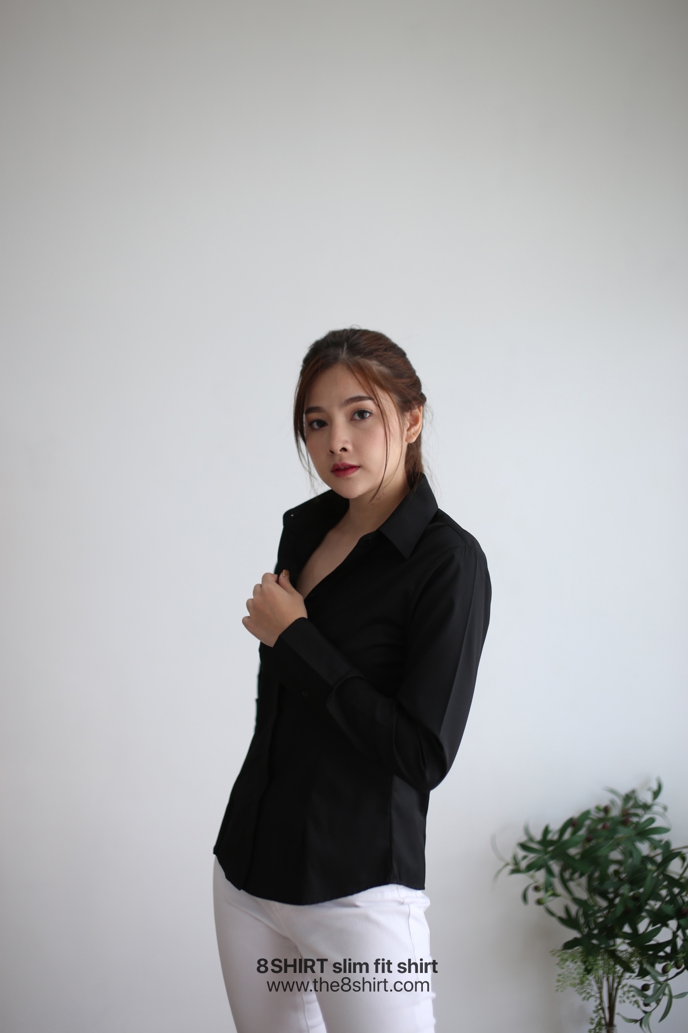 เสื้อเชิ้ตผู้หญิงสีดำ สลิมฟิต เข้ารูป แขนยาว เสื้อเชิ้ตทำงาน เสื้อยูนิฟอร์ม แบรนด์ 8SHIRT slim fit shirt พร้อมส่ง